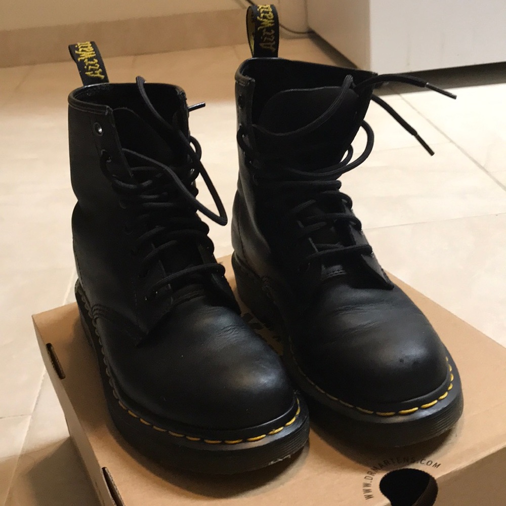 Dr. Marten’s 1460 Women’s US6 (UK3)